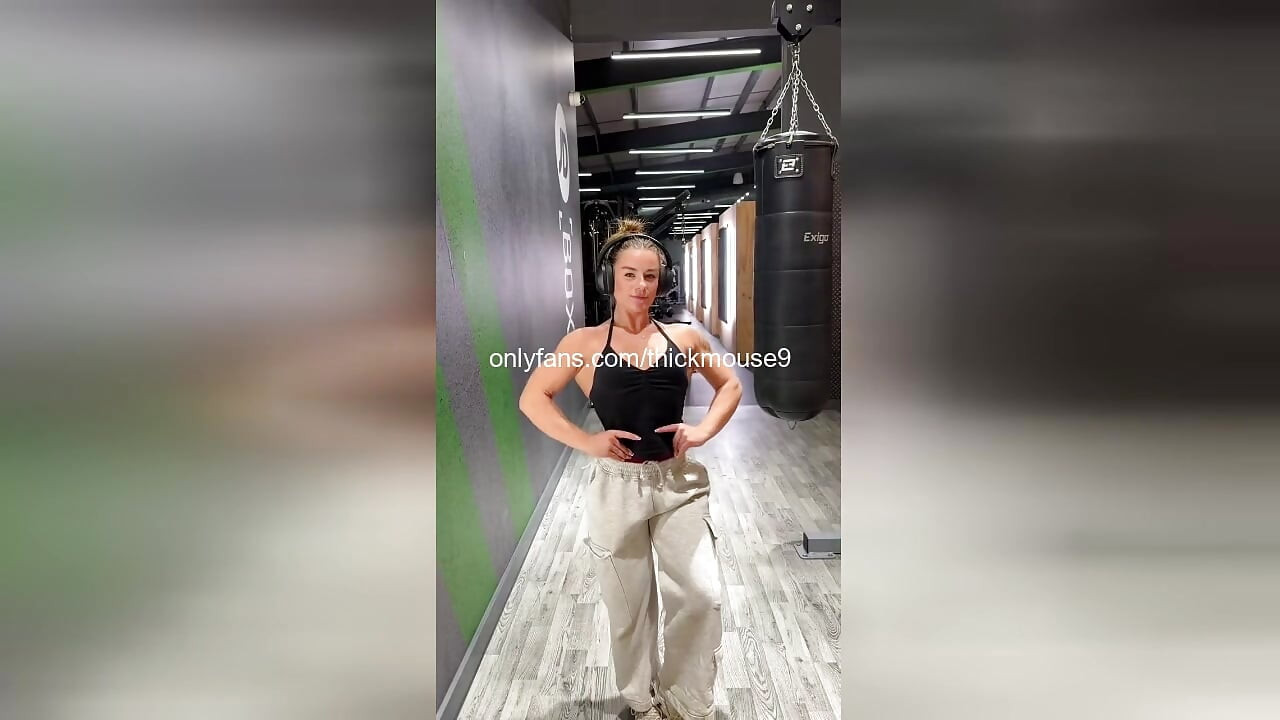 Tiktok लाइव उफ़: विशाल लंड द्वारा कमसिन की गांड बर्बाद - चूत लीक वीर्य!