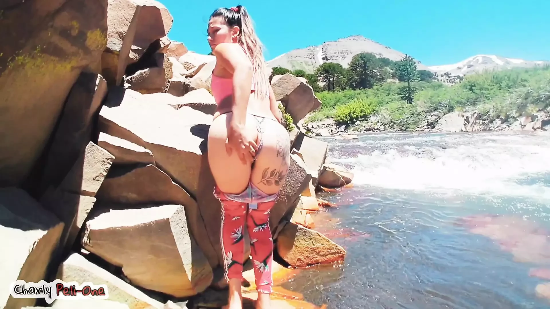 Outdoor blowjob ends with cumshot on a tourist's face