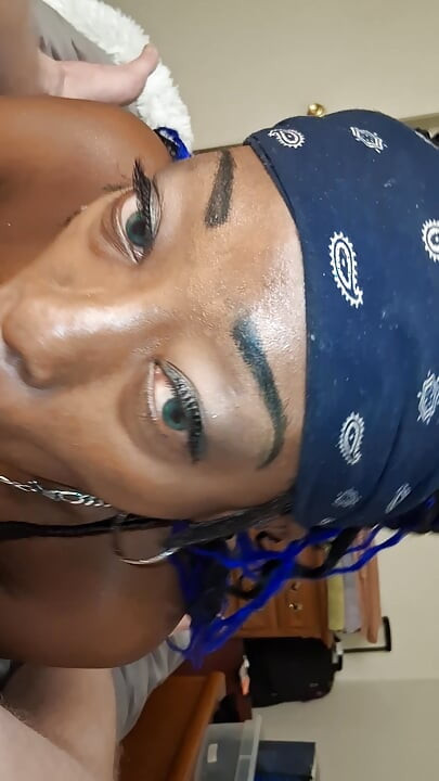 자지를 존나게 빨아주는 Lil Blue Nasty