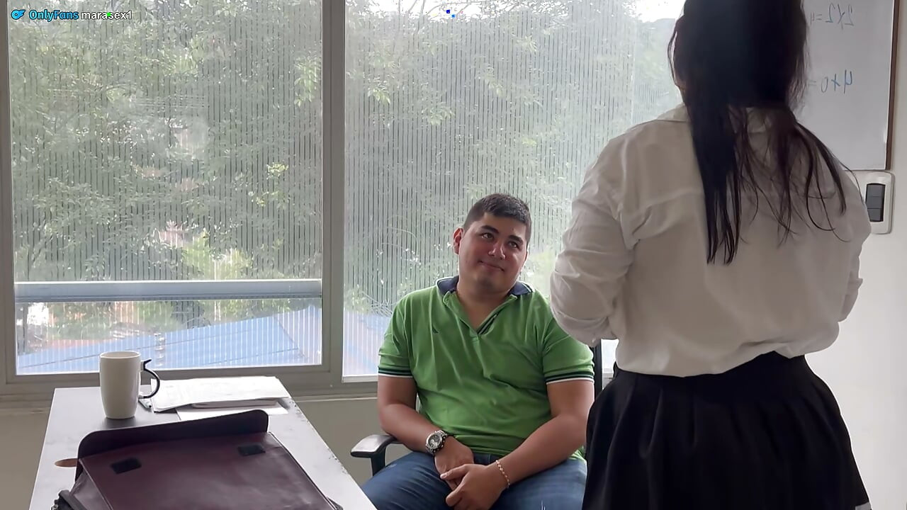 Alumno Se Coge a Sumaestra En El Salon! Anecdota? Me Cogi a Mi Maestra Mara!