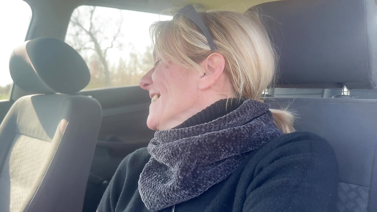 SURPRISED MASTURBATING MY PUSSY IN THE CAR - RISKY SEX