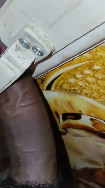 Niegrzeczny indyjski nastolatek pieprzyć klamkę i pokazuje swoje ciało podczas prysznica | Klip 1