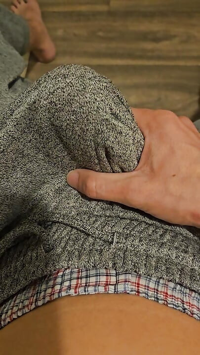 Становилось жестко в мои шорты должен был кончить мне