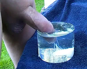Pênis babando sem cortes ejacula debaixo d&#39;água - grande gozada
