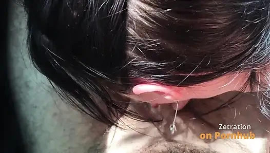 İlk kez sakso çekiyorum! Onu derine alacağım için çok gerginim