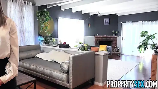 Kayley gunner emlakçı büyük göğüslerini soyunuyor - tıraşlı amcık yolculuğu ve göt boşalması