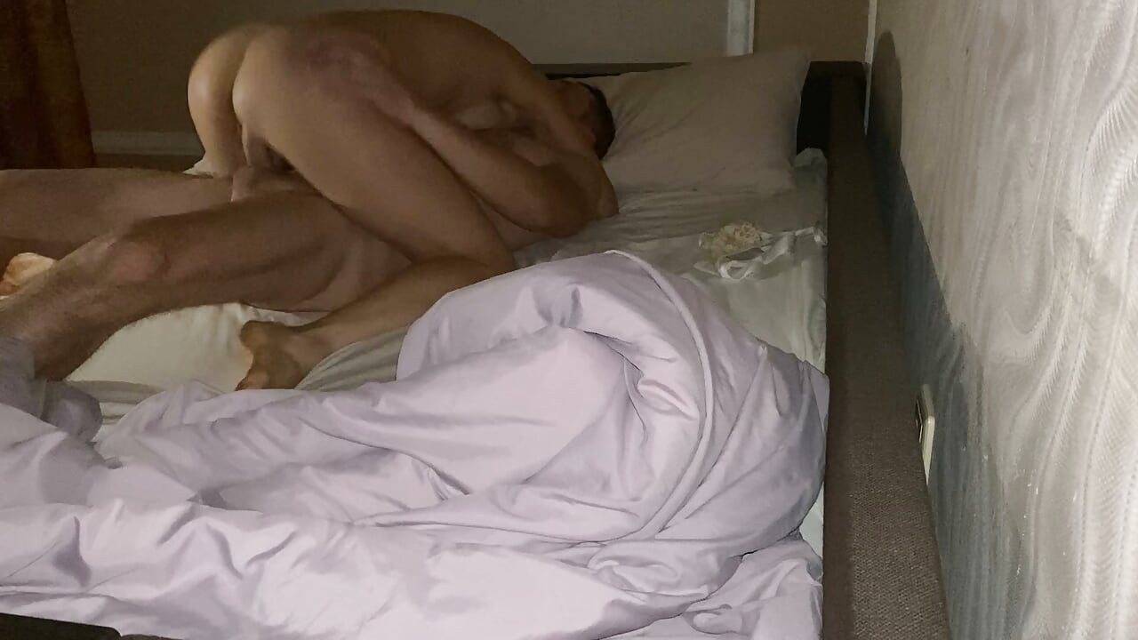 Seksi iç çamaşırı, narin kiçi, boşalmış popo