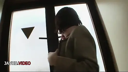 Olgun kiyoe majima sert zevk için kıvırcık amını titreştiriyor