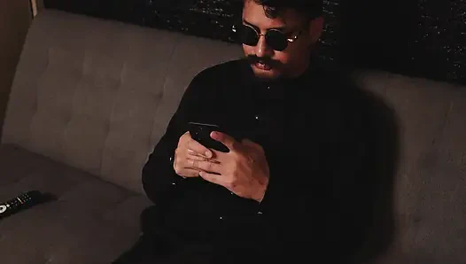 Saya membayar model untuk menemani saya dan kami bercinta sepanjang malam