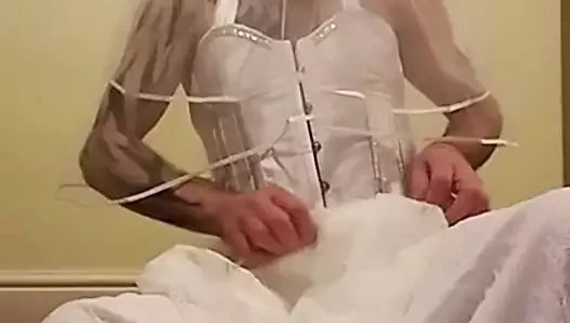 korkak gelin kıyafeti