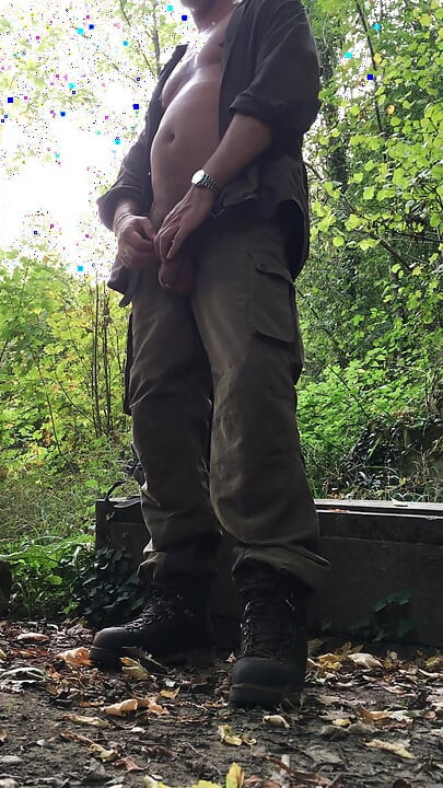 Solo hike Having a piss