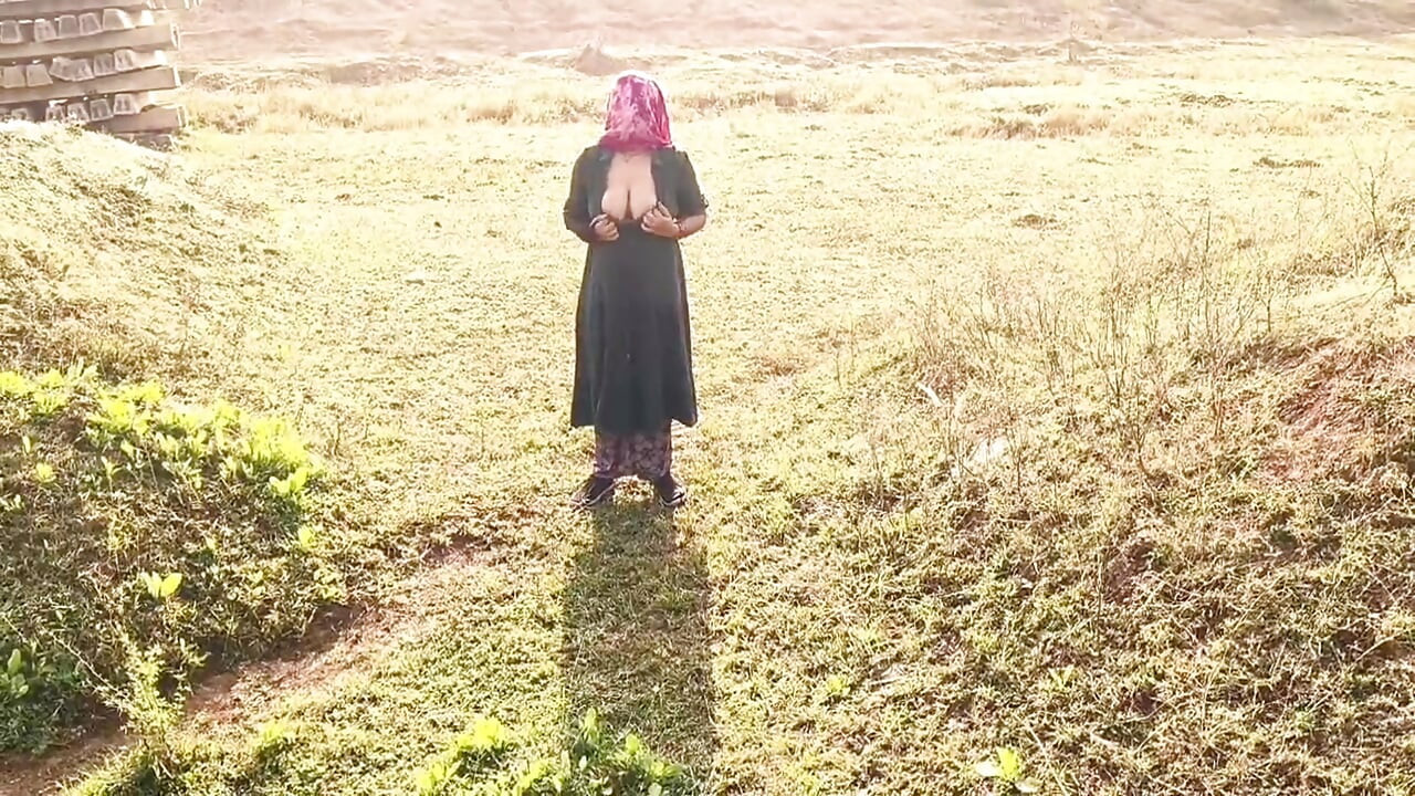 Indian aunty sunisha bhabhi fucked hard by village boy