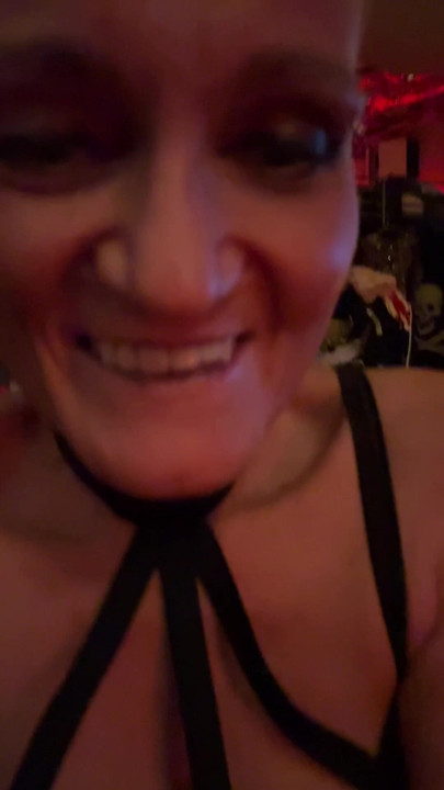 Uwielbiam być uderzony w tyłek ...