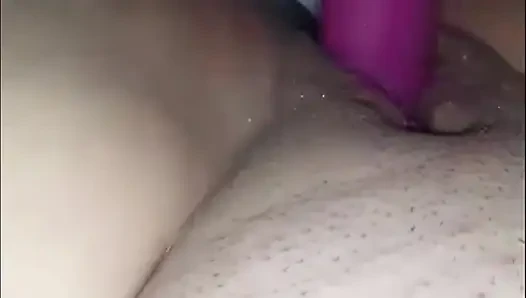 Kurze zusammenstellung von squirtender peitsche mit einem dildo
