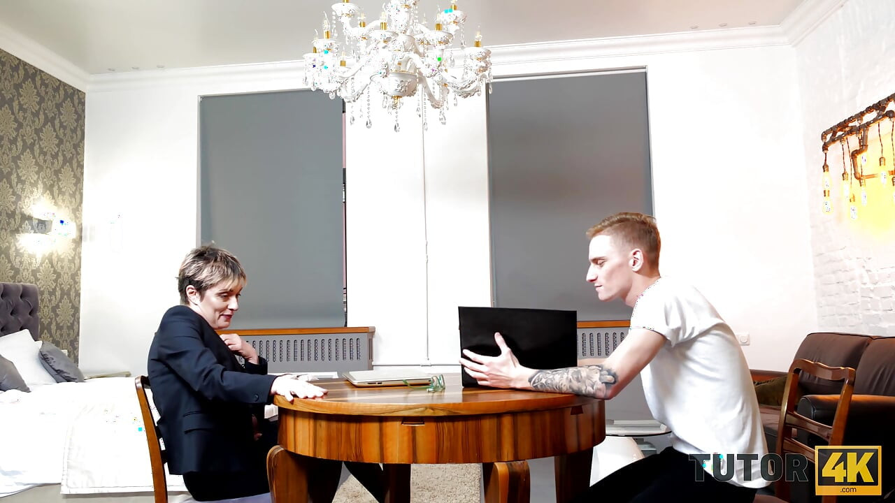 J’ai parlé à ma tutrice de sexe dans son appartement !