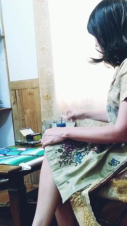 Kultni trenutak iz "Vruća MILF pokazuje duge noge i očekuje napojnice".