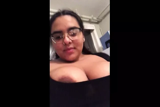 Thick Chunky Latina Nerd Video selfie