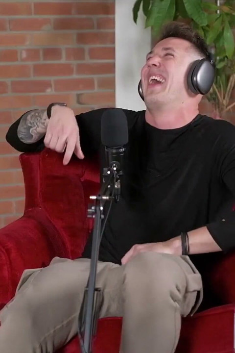 Greg O'Gallagher te robará a tu chica sin siquiera intentarlo!!