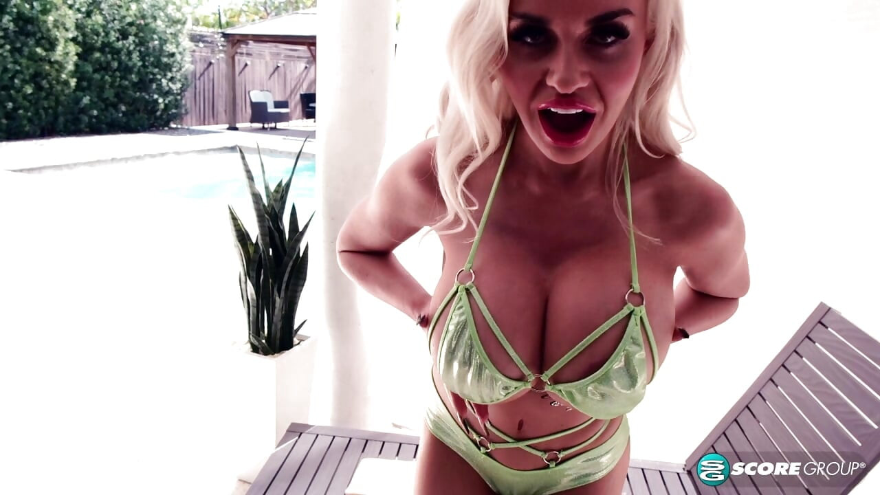 Bad Bella: I Get To Be a Slut for SCORELAND!