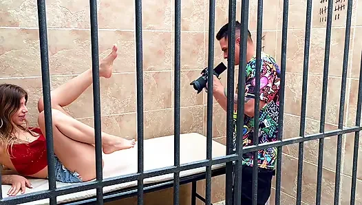 Gadis kasar mendapat pelajaran bercinta, berakhir penuh dengan susu