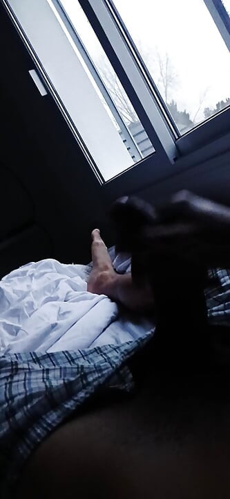 I wake up with a boner and horny and ended with a fap and cum