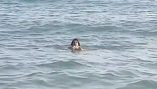 Teen im urlaub mit ihrem freund