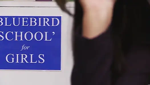 Cewek imut memeknya di-fingering dan dientot habis-habisan