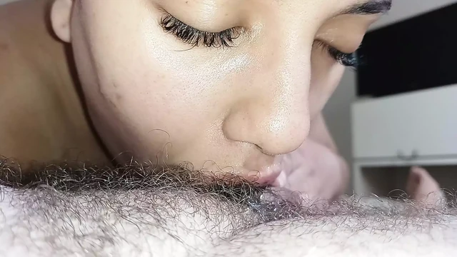 GLUTTONOUS WIFE starting the day with a deep and extreme blowjob