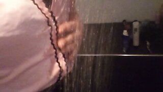 duş altında satijn bluz crossdresser