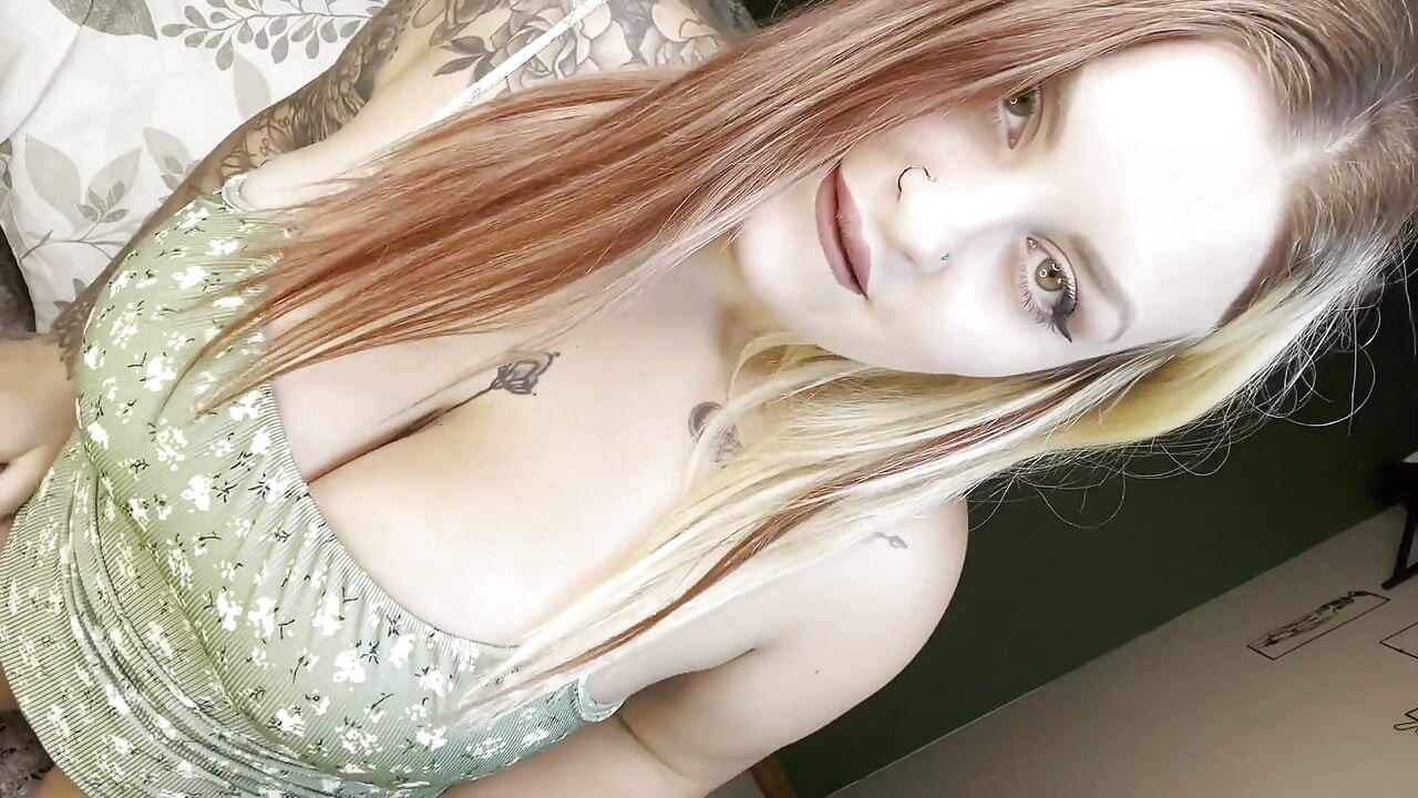 Máquina de foder vestido: olha-me nos meus olhos enquanto você me fode