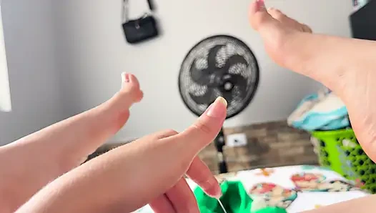 Каждое утро я слышу, как мой сосед занимается сексом с его женой, и это заставляет меня хотеть, чтобы он сделать это со мной тоже.