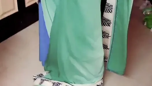 Desi tamilische ehefrau renu nasser nackter körper handtuch trocken &langsam sari-anziehen necken! Indianhotwifex
