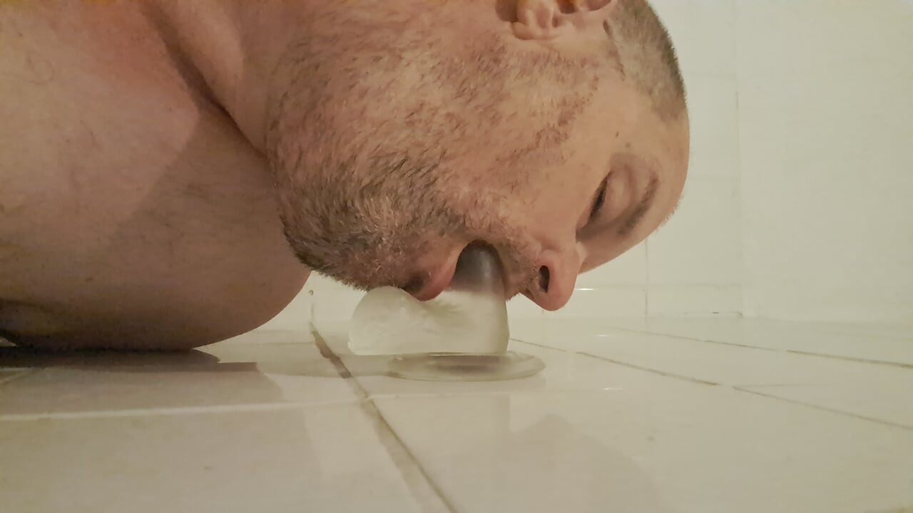 הדילדו שואב באמבטיה