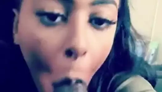 她想给自己录下来，这样她就可以观看了