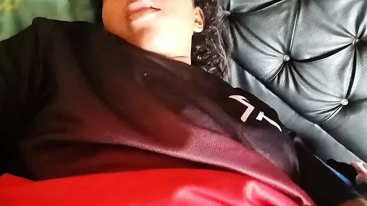 18-year-old college girl masturbates with her sex toy