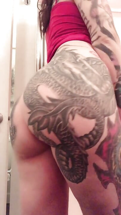 Pantat bertatu bergoyang