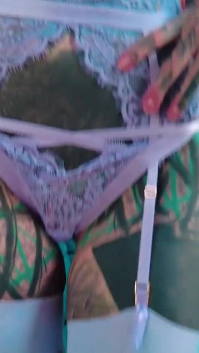 Getatoeëerde alt-pornoster hard gecreampied na stomend interview | Clip 1