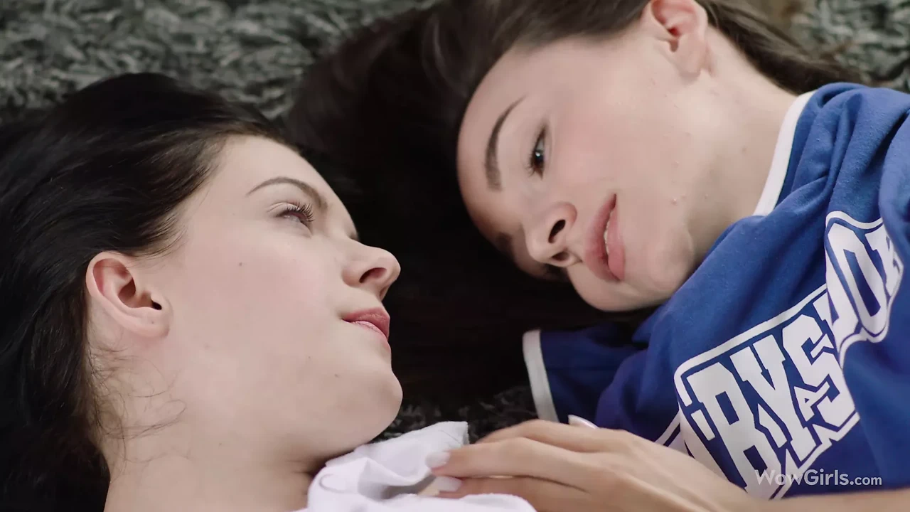 Wowgirls - 辣妹以应有的方式取悦对方