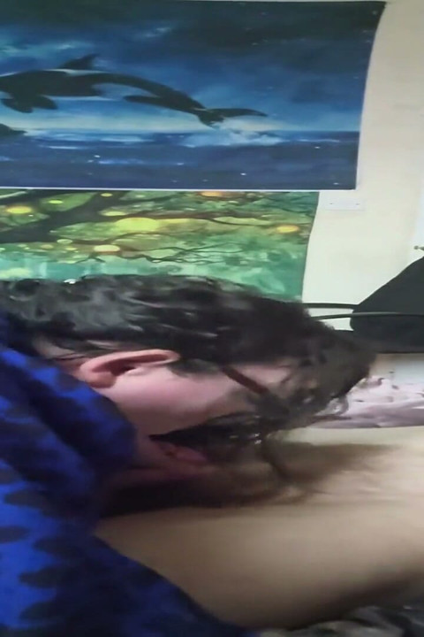 SSBBW gir en heldig fan en blowjob fra siden på en sensuell måte