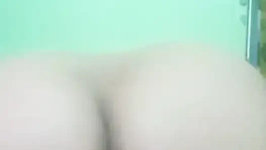 mamta bhabi ne chut main ungli kar ke chut se pani nekali