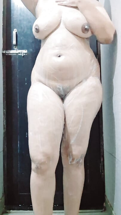 بهابي ساخنة تغسل الشرج بعد الليلة الأولى جنس هندي ديزي
