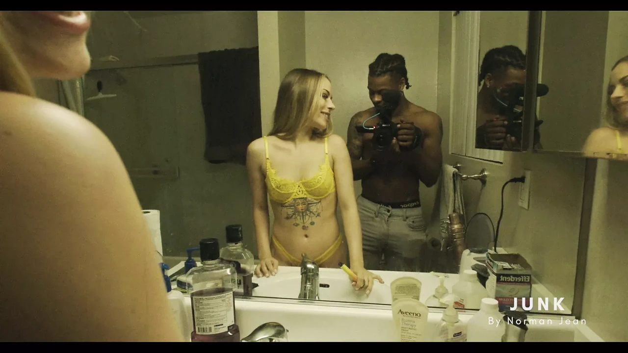 丈夫发现妻子和最好的朋友出轨