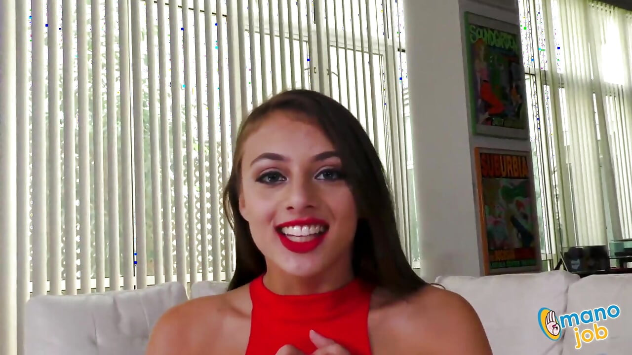 Gia Derza se folla a novio mientras provoca y chupa una polla