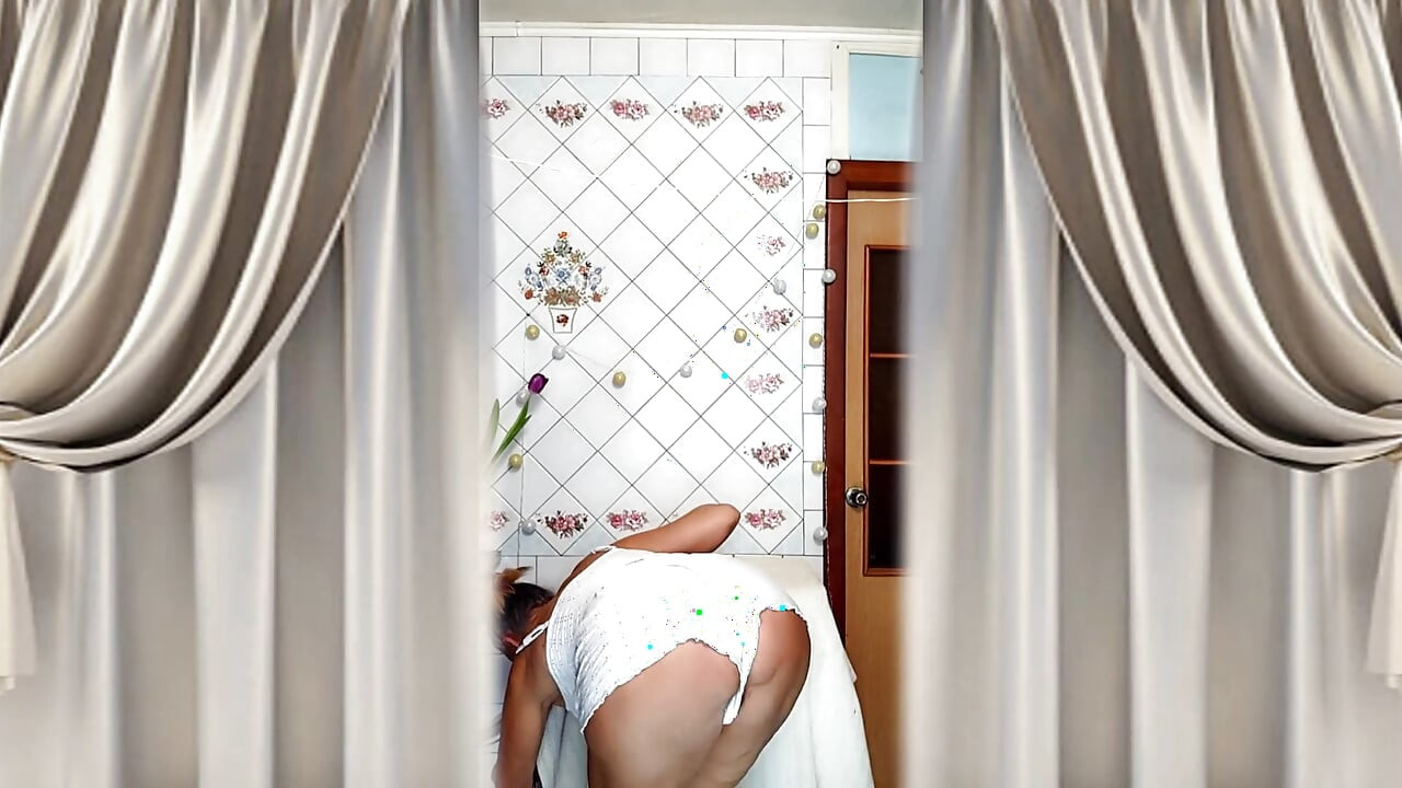 Hot housewife Lukerya. A mature Ukrainian woman shows off her figure and poses for the camera at home.