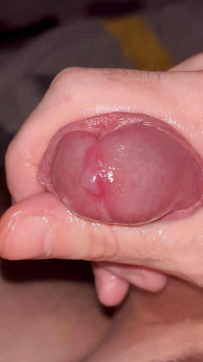 I take advantage of my wife's absence to touch myself while thinking of her beautiful juicy