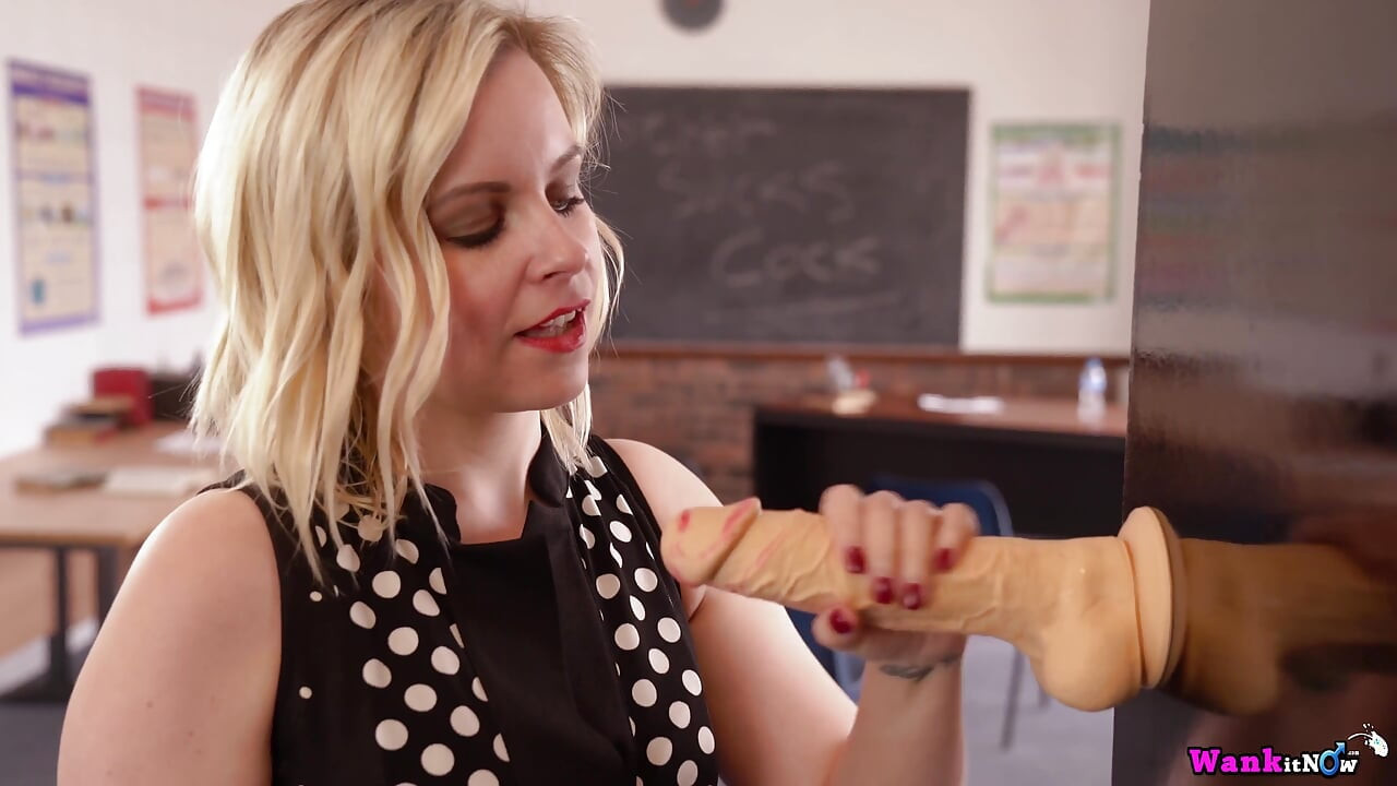 Anna Belle, ssanie dildo kutasa