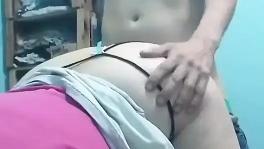 Я сосу его задницу, я трахаю его раком, пока я снимаю с мобильного телефона