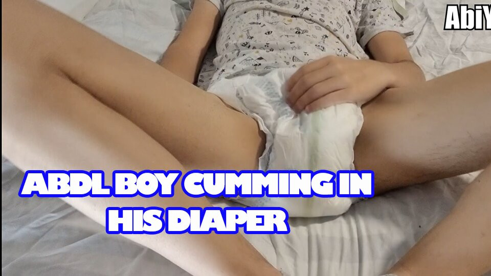 ABDL BOY CUMMING IN HIS DIAPER