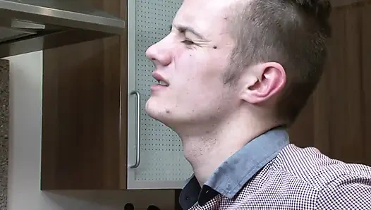 MILF mit dickem arsch hart gefickt und in der küche vollgespritzt