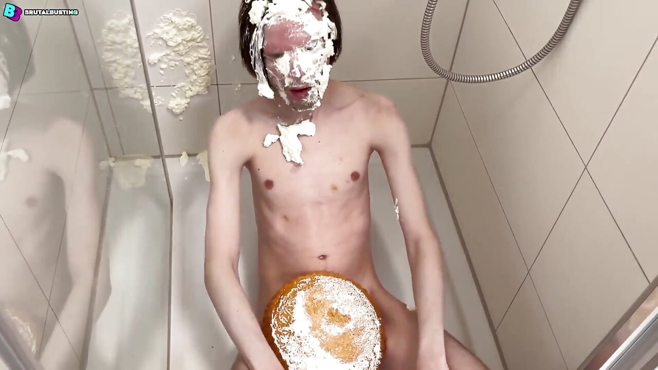 생일 지옥! 그의 고환과 존엄성에 작별 인사!